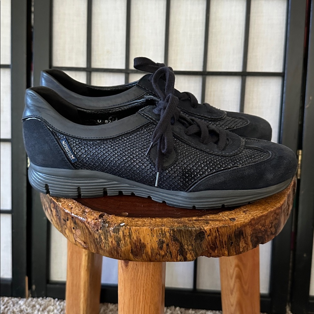 MEPHISTO Black Suede Extra Light Shock Absorber Sneaker EUC 9.5 US